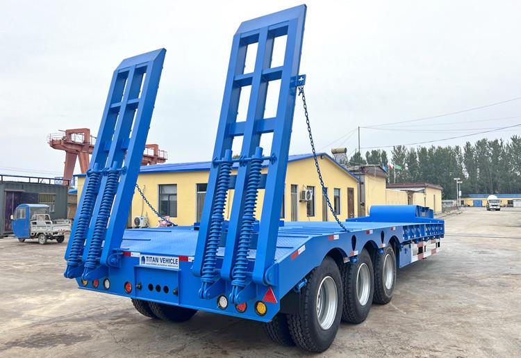 Hydraulic Semi 40ft Tri Axle Low Bed Trailer Truck for Sale in Guyana