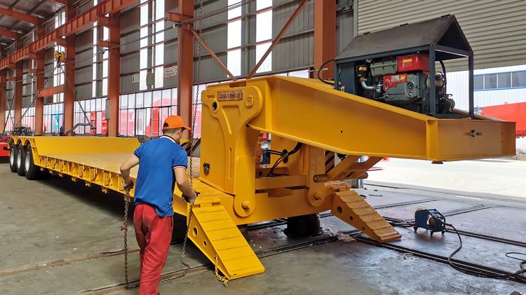 3 Axle 80 Ton Removable Detachable Gooseneck Lowboy Trailer for Sale in Guyana
