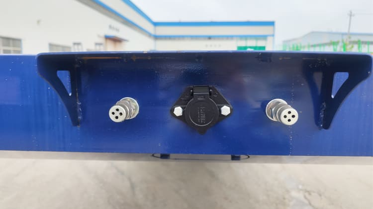 Tri Axle Semi Truck Flatbed Trailer Tractor for Sale in Guyana