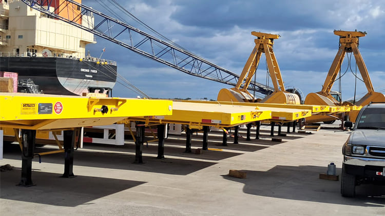 Tri Axle Semi Truck Flatbed Trailer Tractor for Sale in Guyana