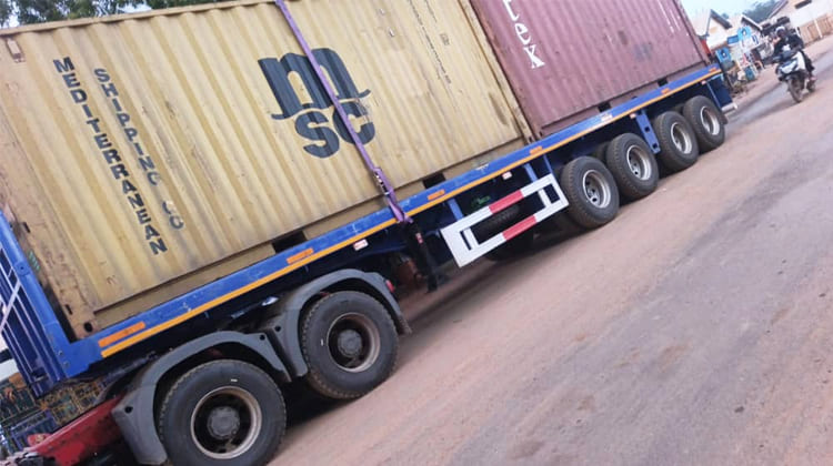 Tri Axle Semi Truck Flatbed Trailer Tractor for Sale in Guyana