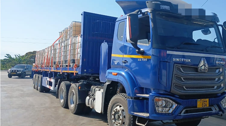 Tri Axle Semi Truck Flatbed Trailer Tractor for Sale in Guyana