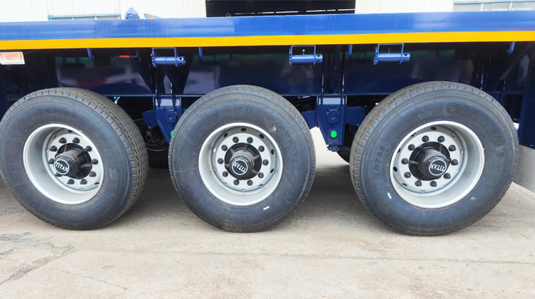 Tri Axle Semi Truck Flatbed Trailer Tractor for Sale in Guyana