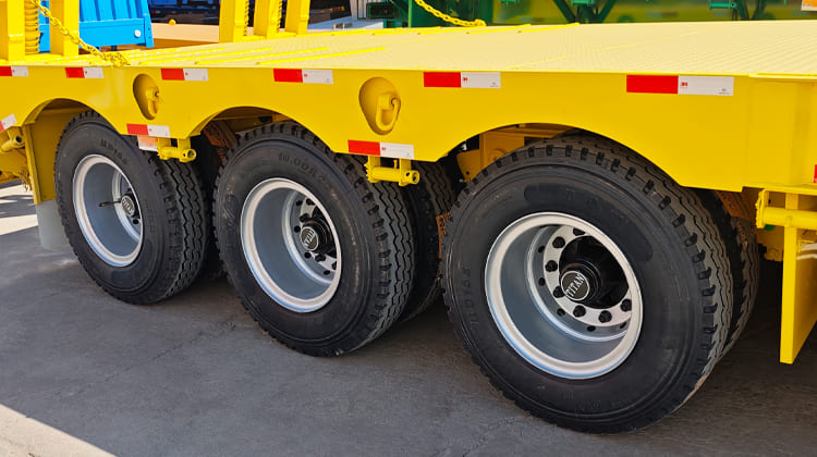 3 Axle 60 Ton 40 Ft Semi Low Bed Trailer Price for Sale in Guyana
